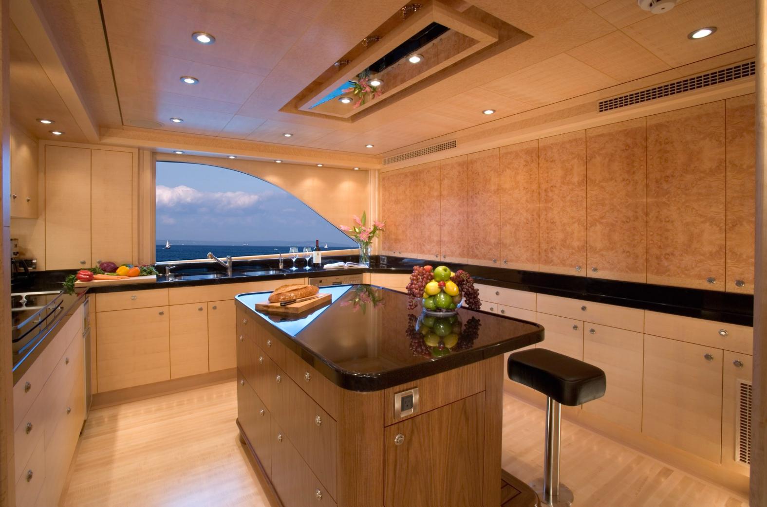 southern-way-yacht-studio-lux-1